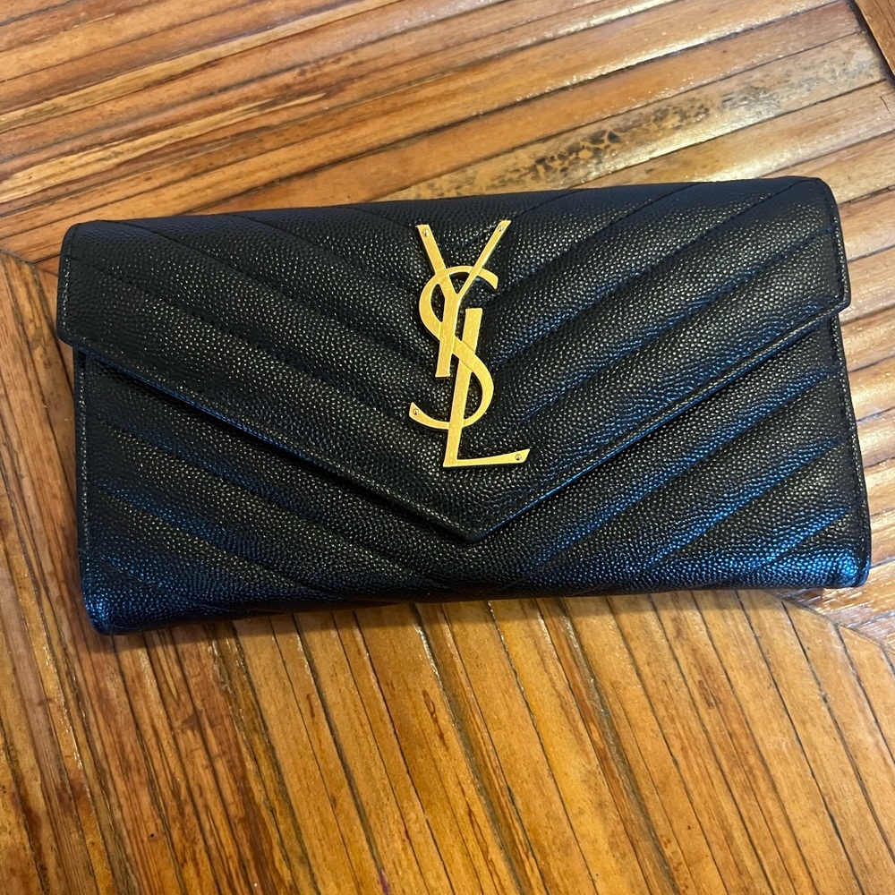 CASSANDRE MATELASSÉ LARGE FLAP WALLET IN GRAIN DE POUDRE EMBOSSED LEATHER
